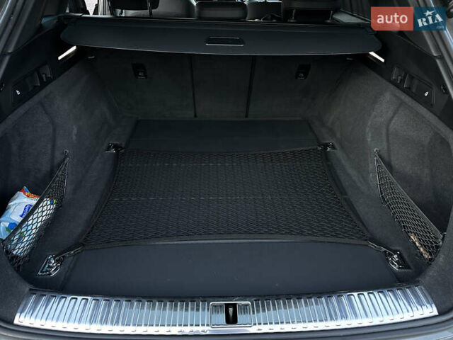 Сірий Ауді Q8 e-tron, об'ємом двигуна 0 л та пробігом 41 тис. км за 64000 $, фото 36 на Automoto.ua