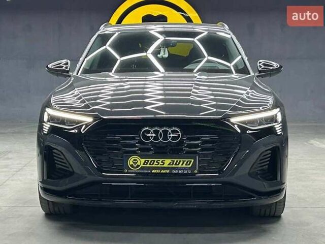 Сірий Ауді Q8 e-tron, об'ємом двигуна 0 л та пробігом 26 тис. км за 69500 $, фото 1 на Automoto.ua