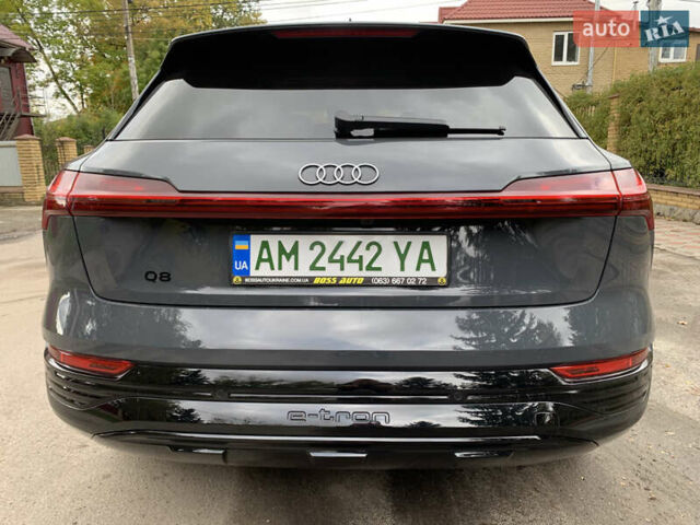 Серый Ауди Q8 e-tron, объемом двигателя 0 л и пробегом 1 тыс. км за 59800 $, фото 4 на Automoto.ua