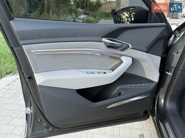 Серый Ауди Q8 e-tron, объемом двигателя 0 л и пробегом 15 тыс. км за 56500 $, фото 34 на Automoto.ua