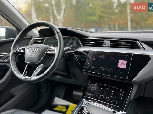 Серый Ауди Q8 e-tron, объемом двигателя 0 л и пробегом 20 тыс. км за 53900 $, фото 21 на Automoto.ua