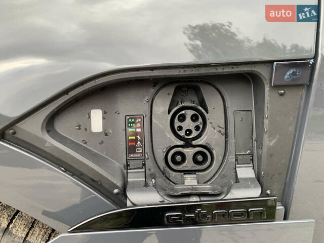 Сірий Ауді Q8 e-tron, об'ємом двигуна 0 л та пробігом 1 тис. км за 65500 $, фото 34 на Automoto.ua