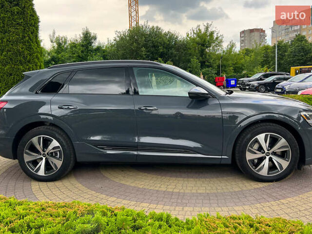 Сірий Ауді Q8 e-tron, об'ємом двигуна 0 л та пробігом 1 тис. км за 50900 $, фото 7 на Automoto.ua