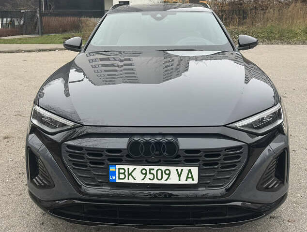 Серый Ауди Q8 e-tron, объемом двигателя 0 л и пробегом 21 тыс. км за 56500 $, фото 7 на Automoto.ua