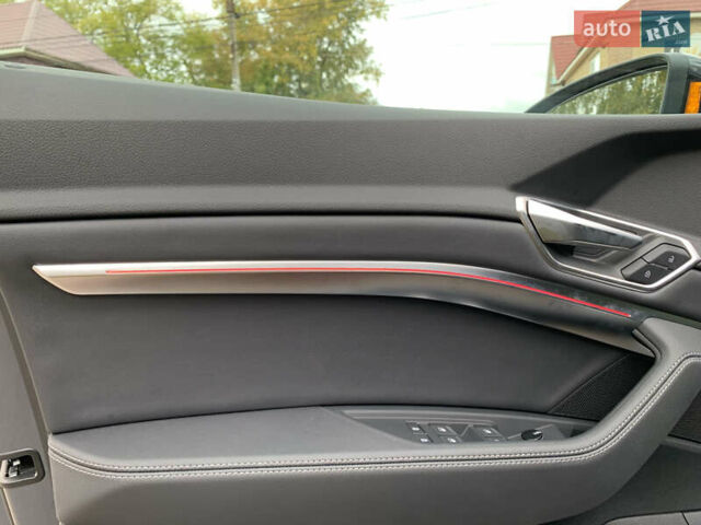 Сірий Ауді Q8 e-tron, об'ємом двигуна 0 л та пробігом 1 тис. км за 65500 $, фото 15 на Automoto.ua