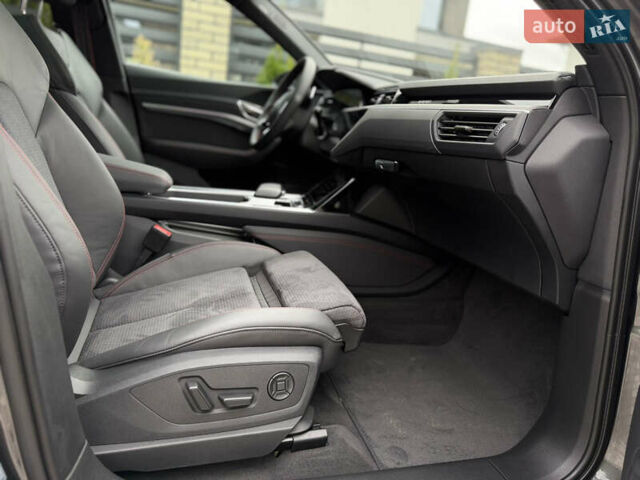 Ауди Q8 e-tron 2024 в Киеве на Automoto.ua Серый Ауди Q8 e-tron, объемом двигателя 0 л и пробегом 8 тыс. км за 62800 $, фото 11 на Automoto.ua