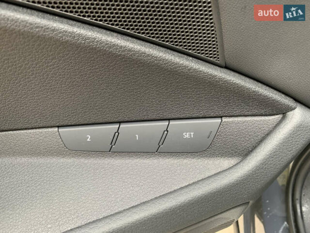 Сірий Ауді Q8 e-tron, об'ємом двигуна 0 л та пробігом 1 тис. км за 65500 $, фото 29 на Automoto.ua