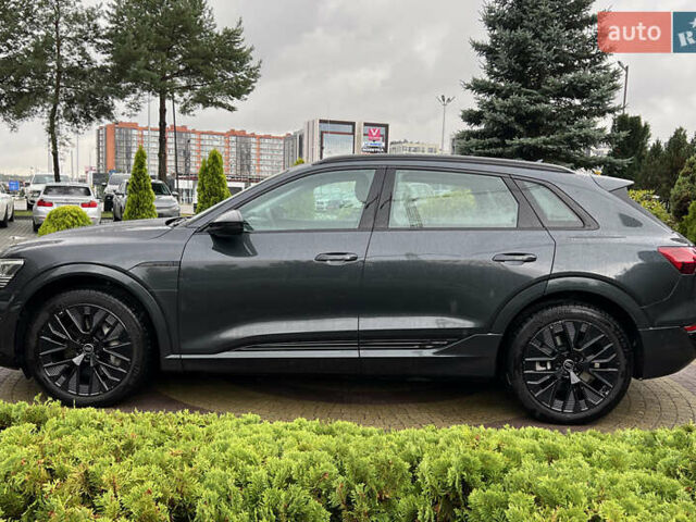 Серый Ауди Q8 e-tron, объемом двигателя 0 л и пробегом 20 тыс. км за 53900 $, фото 3 на Automoto.ua