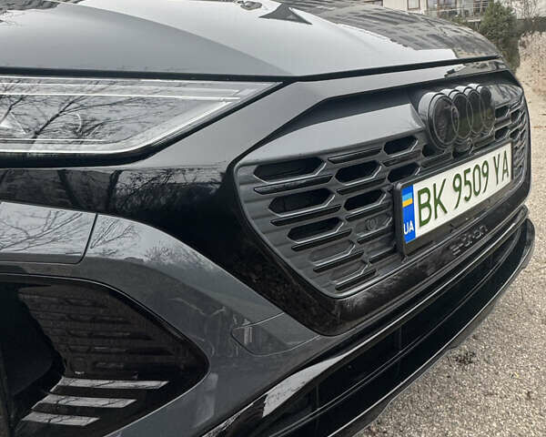 Серый Ауди Q8 e-tron, объемом двигателя 0 л и пробегом 21 тыс. км за 56500 $, фото 23 на Automoto.ua