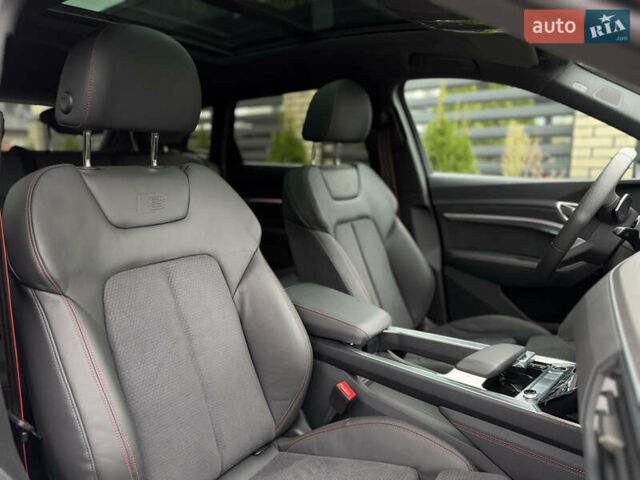 Ауди Q8 e-tron 2024 в Киеве на Automoto.ua Серый Ауди Q8 e-tron, объемом двигателя 0 л и пробегом 8 тыс. км за 62800 $, фото 9 на Automoto.ua