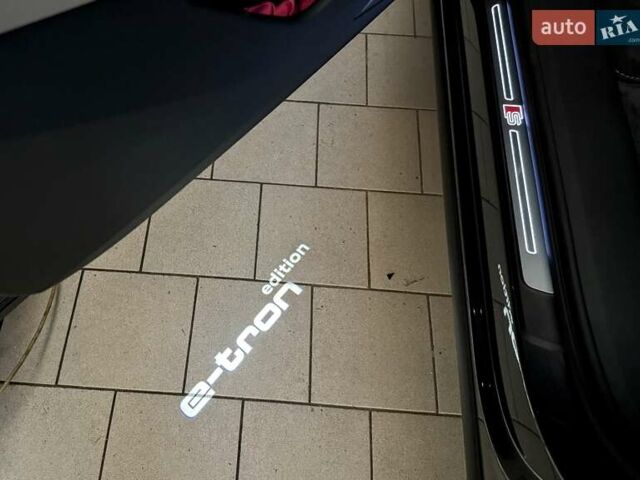 Серый Ауди Q8 e-tron, объемом двигателя 0 л и пробегом 15 тыс. км за 56500 $, фото 58 на Automoto.ua