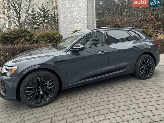 Серый Ауди Q8 e-tron, объемом двигателя 0 л и пробегом 21 тыс. км за 56500 $, фото 12 на Automoto.ua