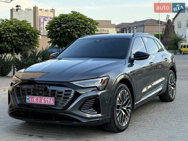Серый Ауди Q8 e-tron, объемом двигателя 0 л и пробегом 15 тыс. км за 56500 $, фото 11 на Automoto.ua
