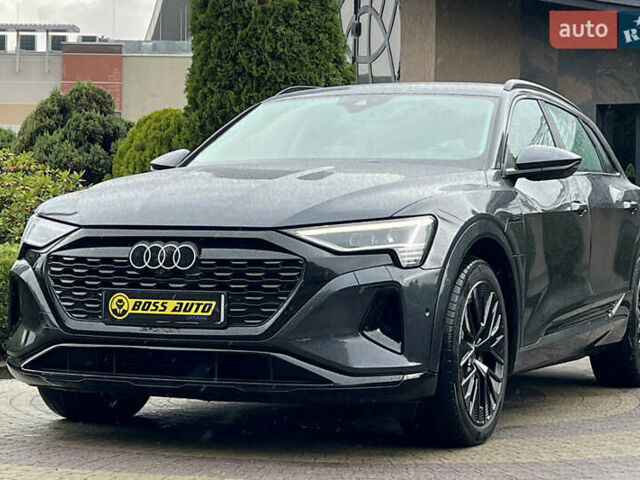 Серый Ауди Q8 e-tron, объемом двигателя 0 л и пробегом 20 тыс. км за 53900 $, фото 2 на Automoto.ua