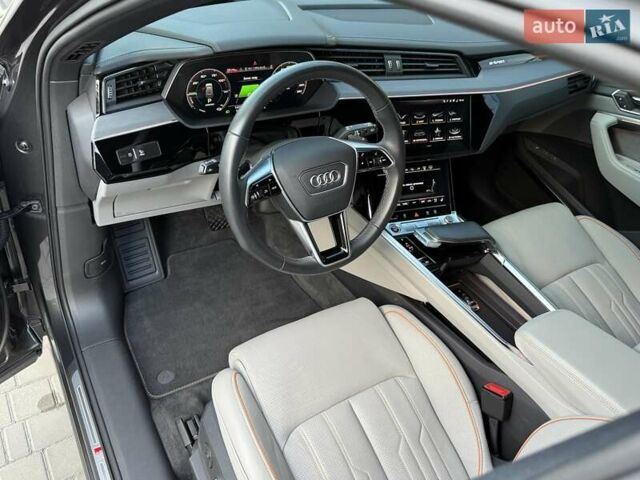 Серый Ауди Q8 e-tron, объемом двигателя 0 л и пробегом 15 тыс. км за 56500 $, фото 22 на Automoto.ua