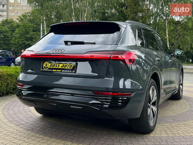 Сірий Ауді Q8 e-tron, об'ємом двигуна 0 л та пробігом 1 тис. км за 50900 $, фото 6 на Automoto.ua