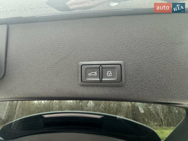 Серый Ауди Q8 e-tron, объемом двигателя 0 л и пробегом 21 тыс. км за 56500 $, фото 28 на Automoto.ua