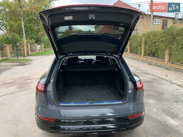 Сірий Ауді Q8 e-tron, об'ємом двигуна 0 л та пробігом 1 тис. км за 65500 $, фото 10 на Automoto.ua