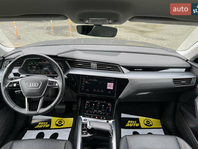 Серый Ауди Q8 e-tron, объемом двигателя 0 л и пробегом 20 тыс. км за 53900 $, фото 9 на Automoto.ua