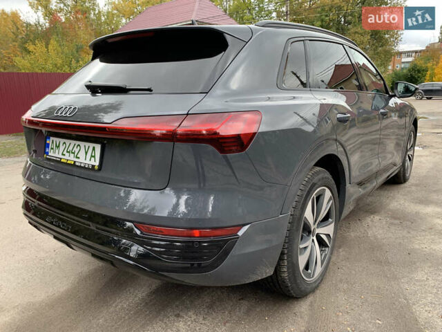 Сірий Ауді Q8 e-tron, об'ємом двигуна 0 л та пробігом 1 тис. км за 65500 $, фото 2 на Automoto.ua