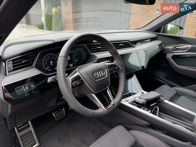Ауди Q8 e-tron 2024 в Киеве на Automoto.ua Серый Ауди Q8 e-tron, объемом двигателя 0 л и пробегом 8 тыс. км за 62800 $, фото 15 на Automoto.ua