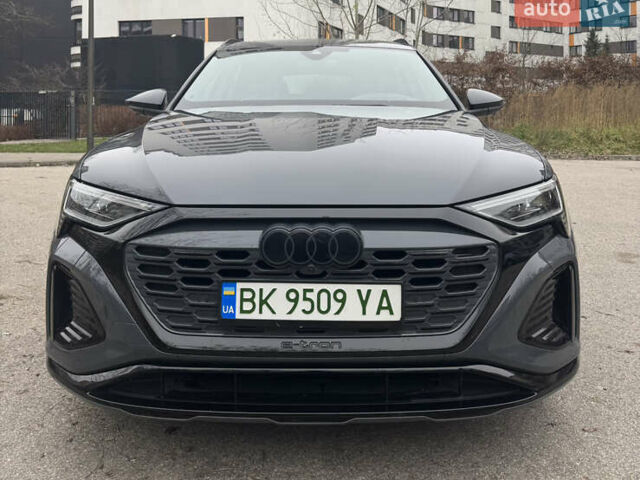 Серый Ауди Q8 e-tron, объемом двигателя 0 л и пробегом 21 тыс. км за 56500 $, фото 6 на Automoto.ua