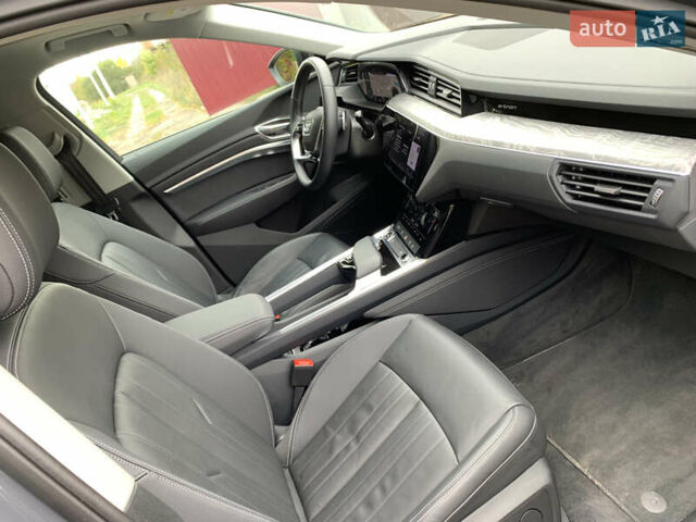 Серый Ауди Q8 e-tron, объемом двигателя 0 л и пробегом 1 тыс. км за 59800 $, фото 31 на Automoto.ua