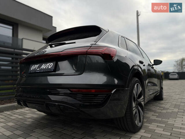 Ауди Q8 e-tron 2024 в Киеве на Automoto.ua Серый Ауди Q8 e-tron, объемом двигателя 0 л и пробегом 8 тыс. км за 62800 $, фото 3 на Automoto.ua