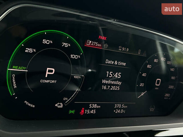 Сірий Ауді Q8 e-tron, об'ємом двигуна 0 л та пробігом 1 тис. км за 50900 $, фото 20 на Automoto.ua