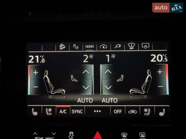 Серый Ауди Q8 e-tron, объемом двигателя 0 л и пробегом 21 тыс. км за 56500 $, фото 40 на Automoto.ua