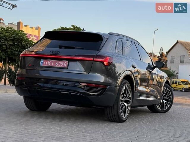 Серый Ауди Q8 e-tron, объемом двигателя 0 л и пробегом 15 тыс. км за 56500 $, фото 74 на Automoto.ua
