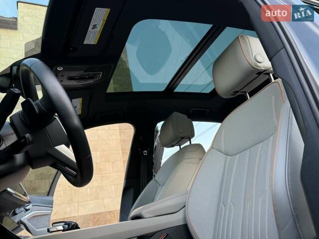 Серый Ауди Q8 e-tron, объемом двигателя 0 л и пробегом 15 тыс. км за 56500 $, фото 53 на Automoto.ua