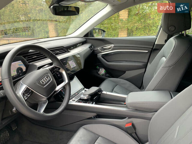 Сірий Ауді Q8 e-tron, об'ємом двигуна 0 л та пробігом 1 тис. км за 65500 $, фото 11 на Automoto.ua