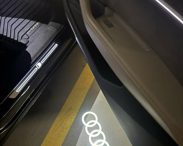 Серый Ауди Q8 e-tron, объемом двигателя 0 л и пробегом 21 тыс. км за 56500 $, фото 42 на Automoto.ua