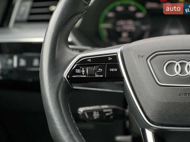 Серый Ауди Q8 e-tron, объемом двигателя 0 л и пробегом 20 тыс. км за 53900 $, фото 10 на Automoto.ua