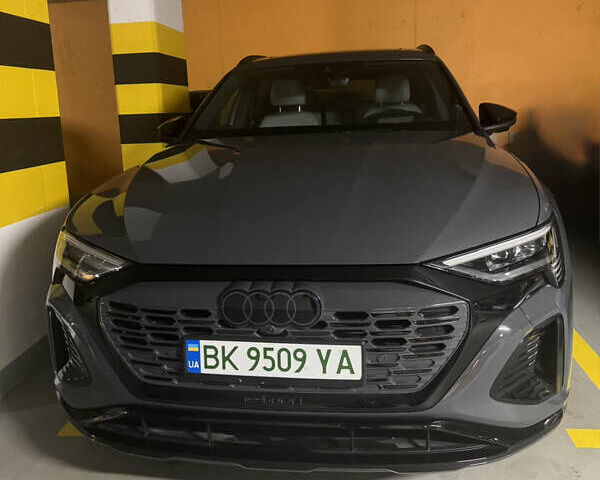 Серый Ауди Q8 e-tron, объемом двигателя 0 л и пробегом 21 тыс. км за 56500 $, фото 11 на Automoto.ua