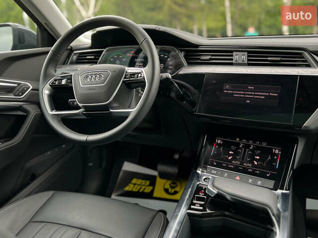 Сірий Ауді Q8 e-tron, об'ємом двигуна 0 л та пробігом 1 тис. км за 50900 $, фото 15 на Automoto.ua