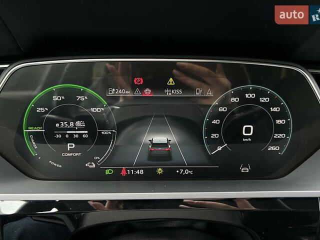 Серый Ауди Q8 e-tron, объемом двигателя 0 л и пробегом 20 тыс. км за 53900 $, фото 16 на Automoto.ua