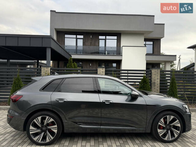 Ауди Q8 e-tron 2024 в Киеве на Automoto.ua Серый Ауди Q8 e-tron, объемом двигателя 0 л и пробегом 8 тыс. км за 62800 $, фото 6 на Automoto.ua