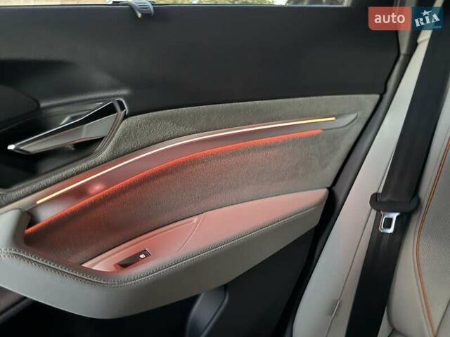 Серый Ауди Q8 e-tron, объемом двигателя 0 л и пробегом 15 тыс. км за 56500 $, фото 32 на Automoto.ua