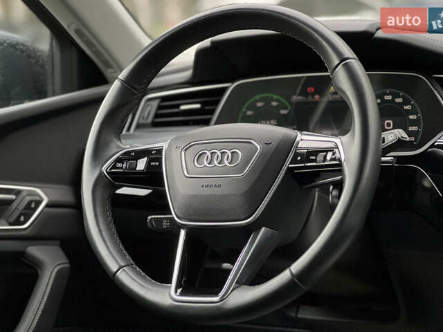 Серый Ауди Q8 e-tron, объемом двигателя 0 л и пробегом 20 тыс. км за 53900 $, фото 22 на Automoto.ua