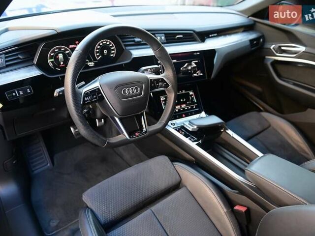 Синий Ауди Q8 e-tron, объемом двигателя 0 л и пробегом 39 тыс. км за 69999 $, фото 48 на Automoto.ua