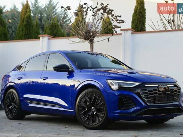 Синий Ауди Q8 e-tron, объемом двигателя 0 л и пробегом 39 тыс. км за 69999 $, фото 1 на Automoto.ua