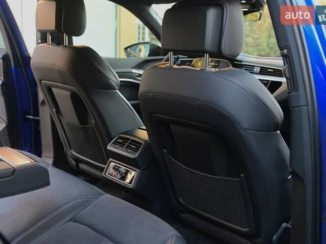 Синий Ауди Q8 e-tron, объемом двигателя 0 л и пробегом 39 тыс. км за 69999 $, фото 72 на Automoto.ua