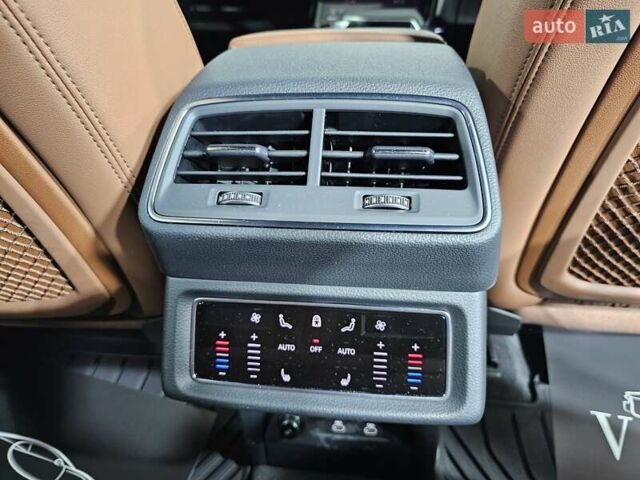 Синий Ауди Q8 e-tron, объемом двигателя 0 л и пробегом 5 тыс. км за 48500 $, фото 16 на Automoto.ua