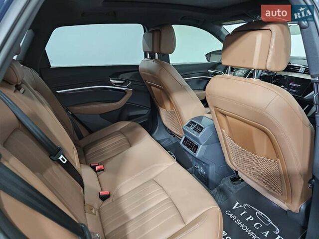 Синий Ауди Q8 e-tron, объемом двигателя 0 л и пробегом 5 тыс. км за 48500 $, фото 14 на Automoto.ua