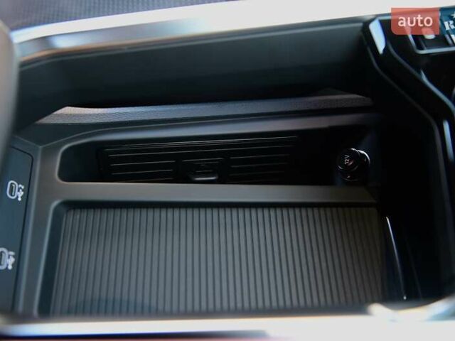 Синий Ауди Q8 e-tron, объемом двигателя 0 л и пробегом 39 тыс. км за 69999 $, фото 65 на Automoto.ua