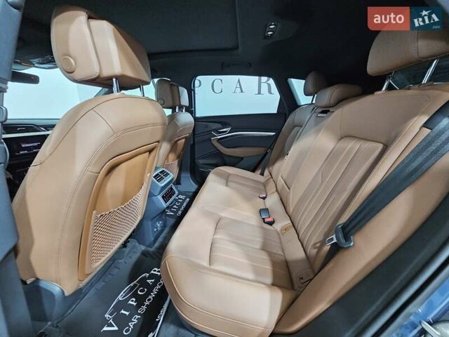 Синий Ауди Q8 e-tron, объемом двигателя 0 л и пробегом 5 тыс. км за 48500 $, фото 12 на Automoto.ua