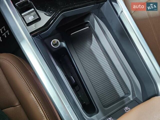 Синий Ауди Q8 e-tron, объемом двигателя 0 л и пробегом 5 тыс. км за 48500 $, фото 28 на Automoto.ua