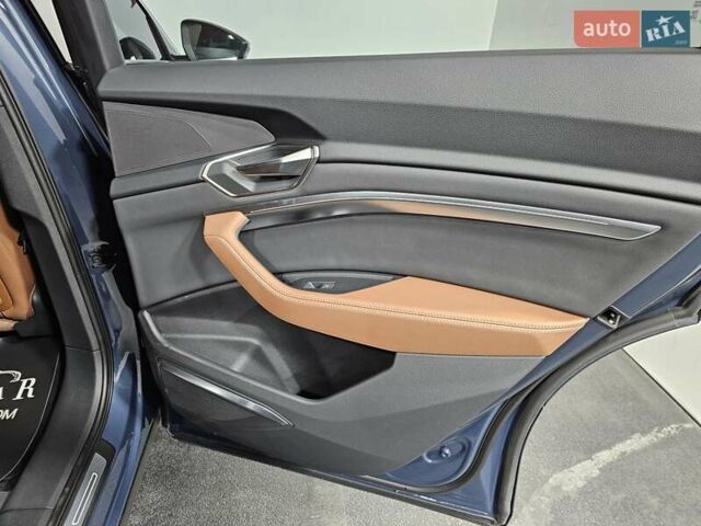 Синий Ауди Q8 e-tron, объемом двигателя 0 л и пробегом 5 тыс. км за 48500 $, фото 15 на Automoto.ua